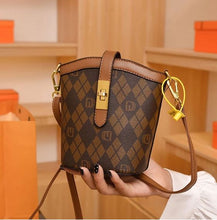 Load image into Gallery viewer, YB On Sale New Fashion Printed Women's Commuter Bag, Water Bucket Bag, Versatile and Elegant Straddle Bag
