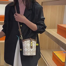 Load and play video in Gallery viewer, YB On Sale New Fashion Printed Women's Commuter Bag, Water Bucket Bag, Versatile and Elegant Straddle Bag
