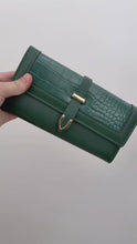 Load and play video in Gallery viewer, YB New On Sale High End Oil Wax Leather Long Wallets Women Crocodile Pattern Buckle Ladies Wallet
