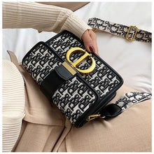 Load image into Gallery viewer, YB New Design High Quality Fashion Bag On Sale with Box Sling Bag_04
